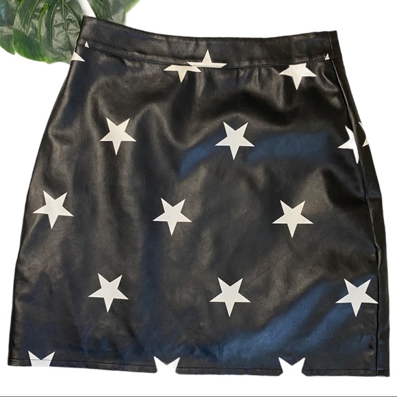 NASTU GAL | FAUX LEATHER STAR PATTERN MINI SKIRT T - Picture 2 of 5